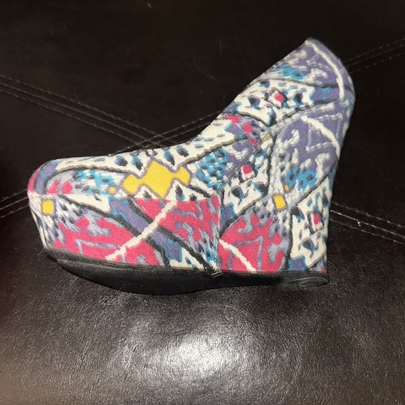 Steve Madden Pammyy High Platform Psychedelic Material, Size 7.5 M, Multicolor - Picture 4 of 13